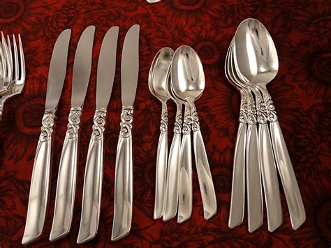 oneida community silverplate flatware value.